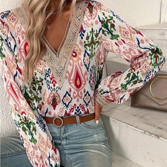 New v neck all over print top - Picture 7 of 8